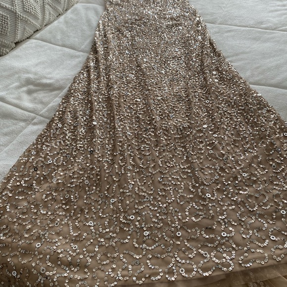 Adrianna Papell scoop back sequin gown in champagne gold - Picture 5 of 12
